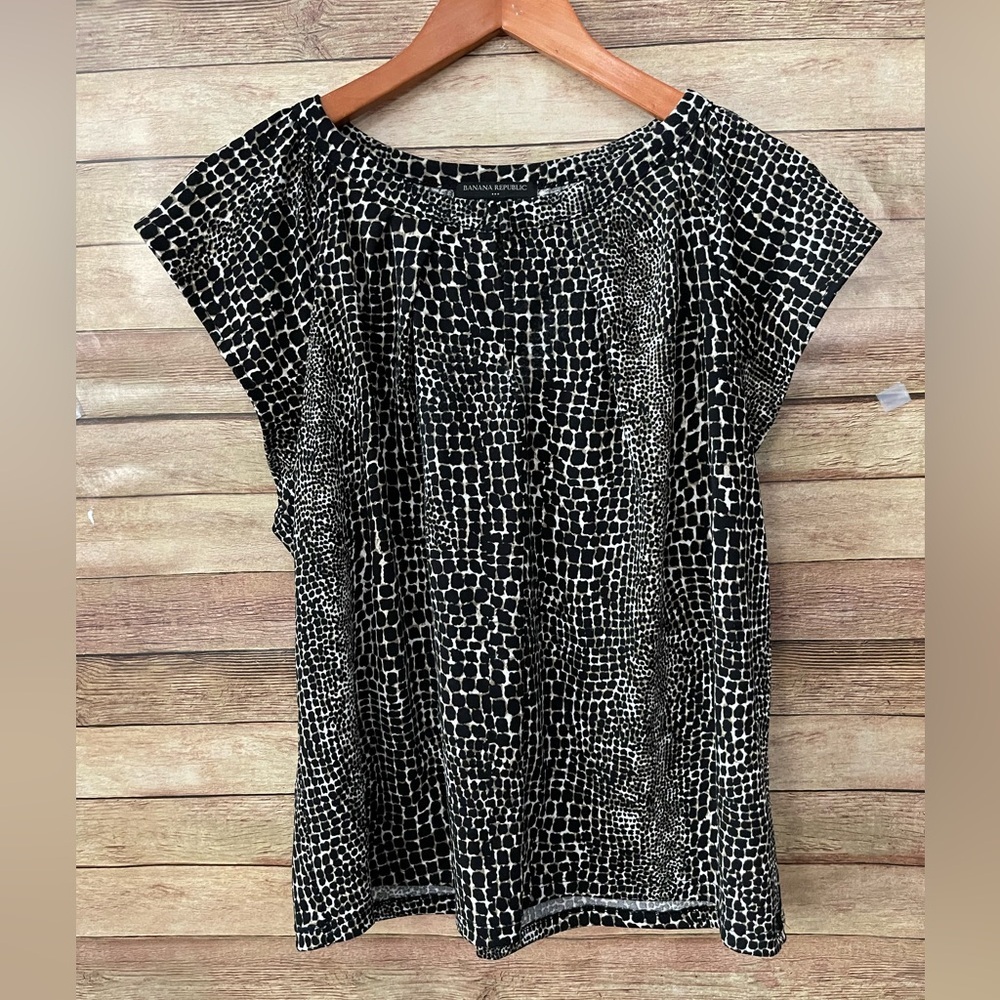 Banana Republic Women’s Blouse Shirt Top Short Sleeve Size: Medium